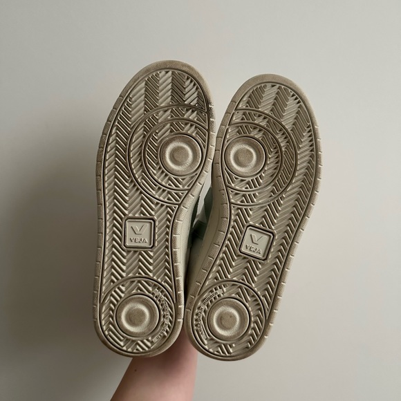 Veja V-10 CWL White Matcha tennis shoes/sneakers - size US 5 EU EUR 36 - Picture 2 of 6